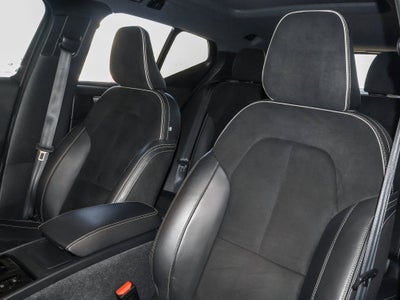 2022 Volvo XC40 R-Design