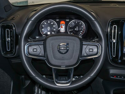 2022 Volvo XC40 R-Design