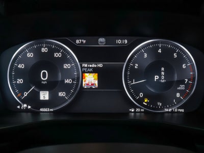 2022 Volvo XC40 R-Design