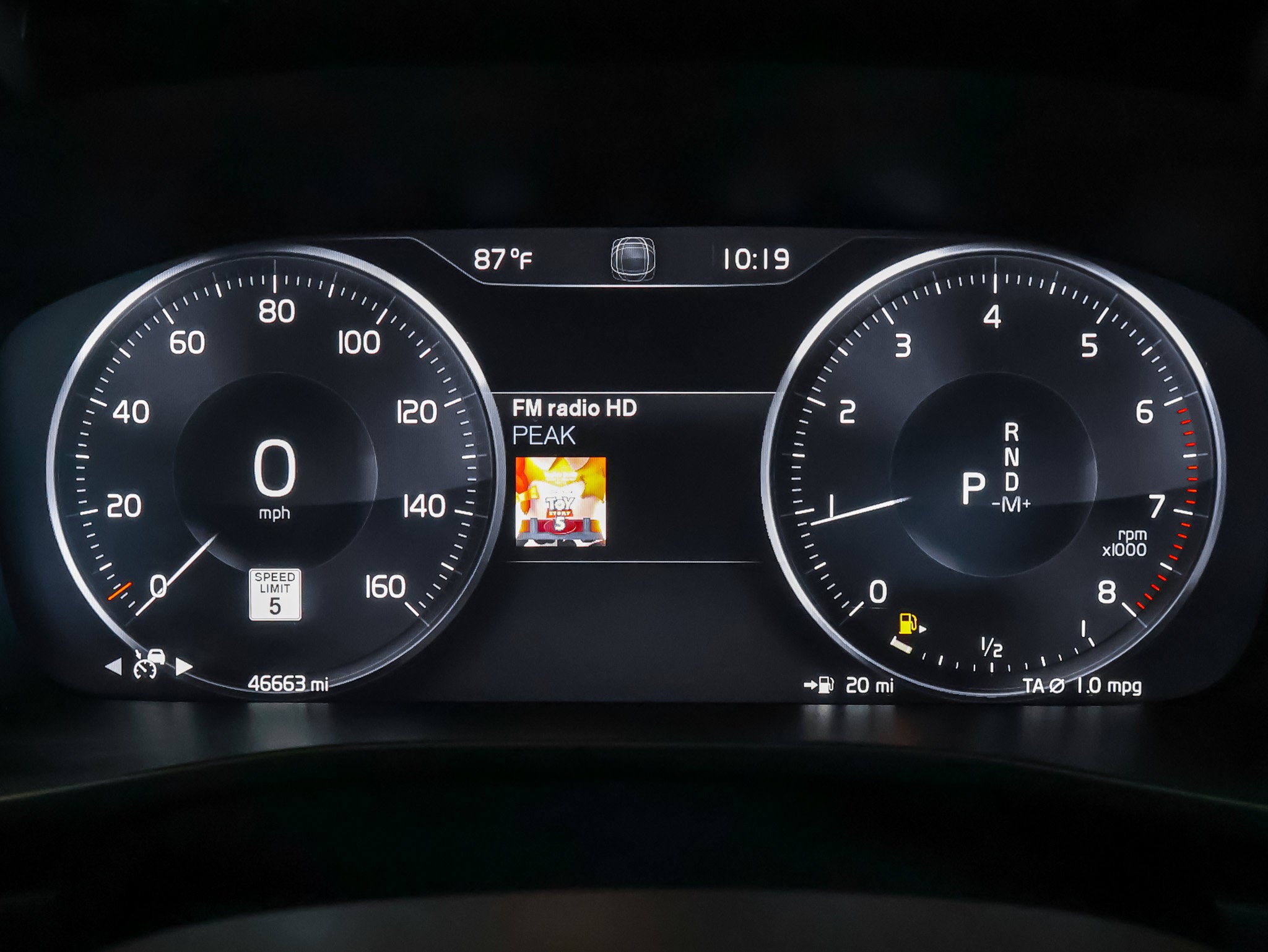 2022 Volvo XC40 R-Design