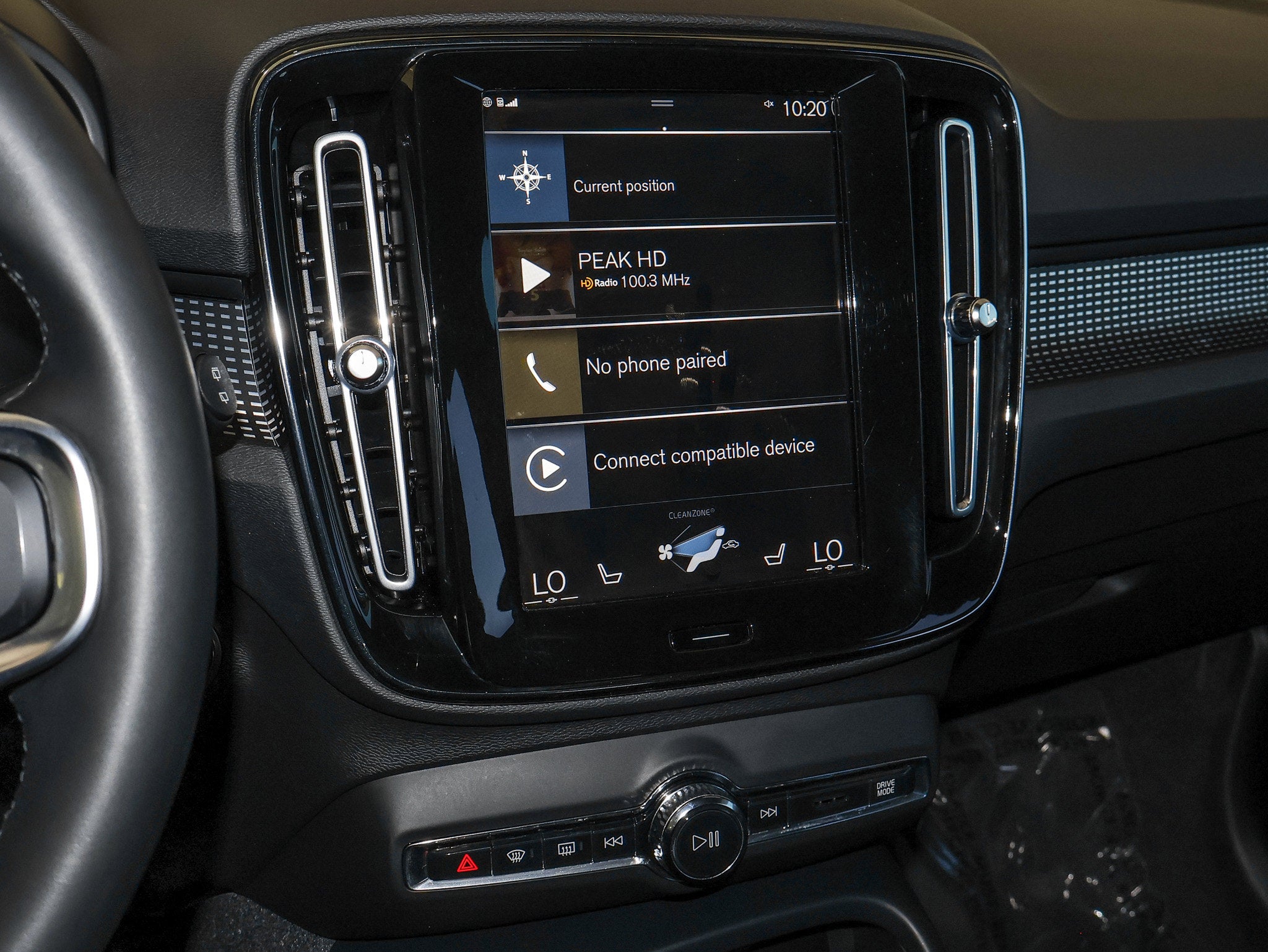 2022 Volvo XC40 R-Design