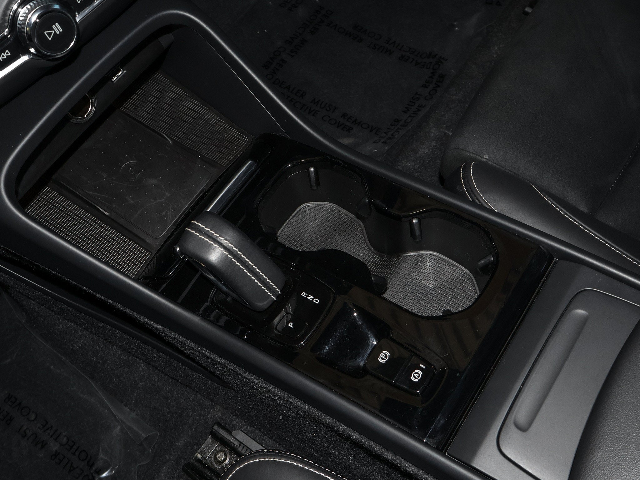 2022 Volvo XC40 R-Design