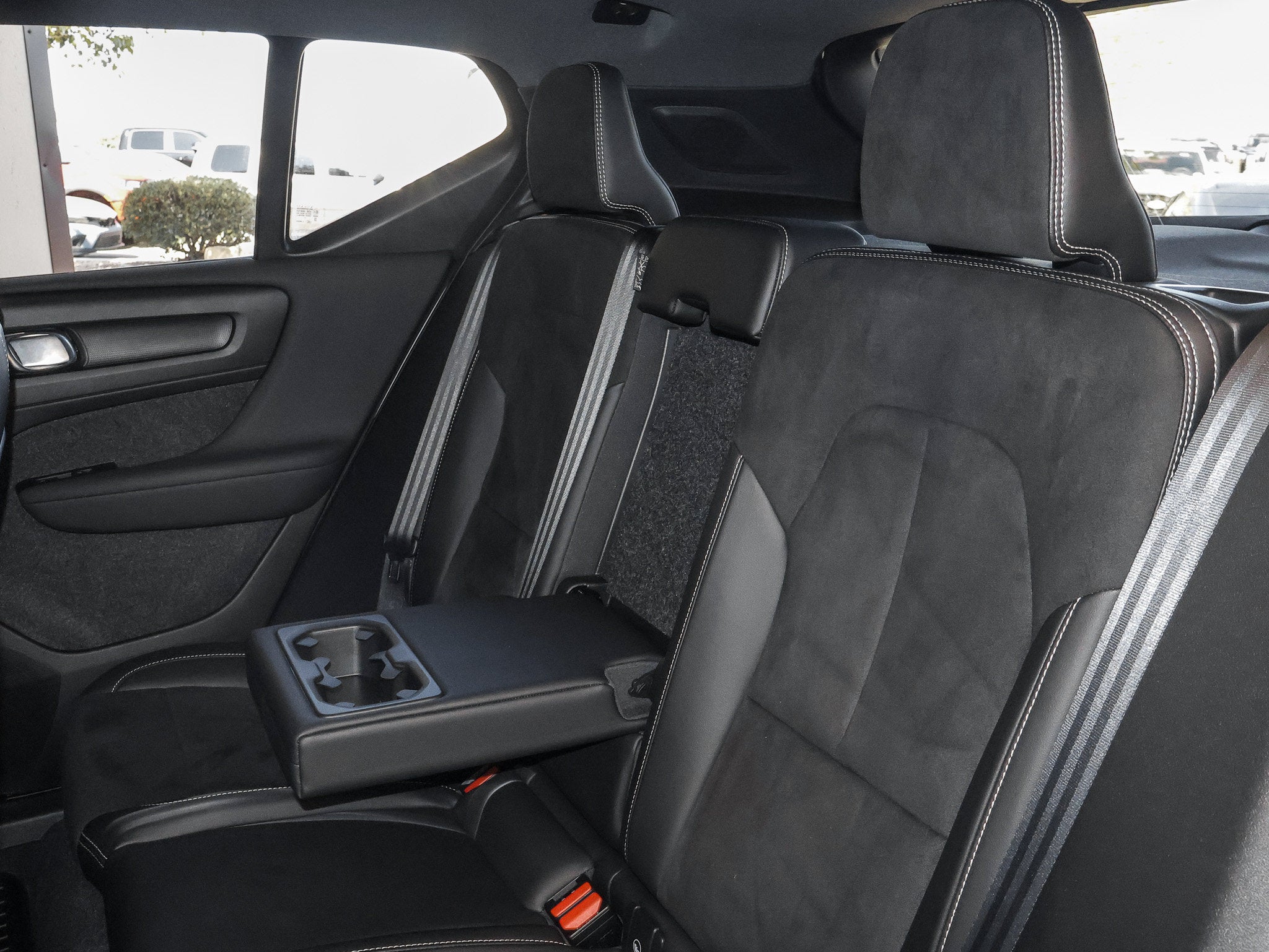2022 Volvo XC40 R-Design