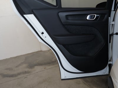 2022 Volvo XC40 R-Design
