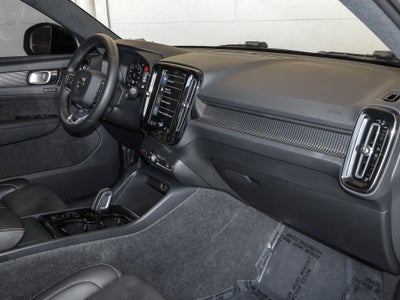 2022 Volvo XC40 R-Design