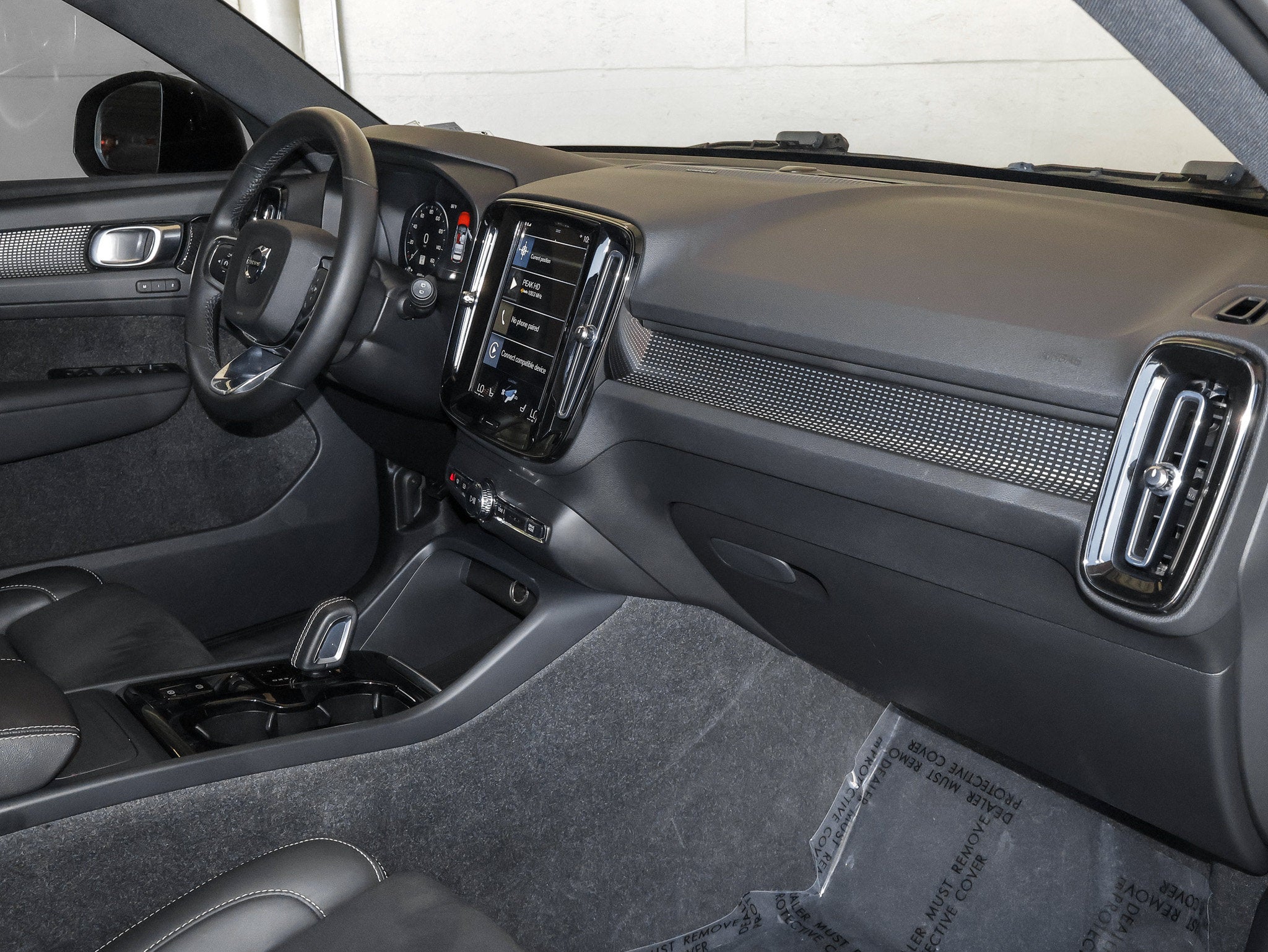 2022 Volvo XC40 R-Design