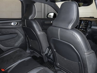 2022 Volvo XC40 R-Design