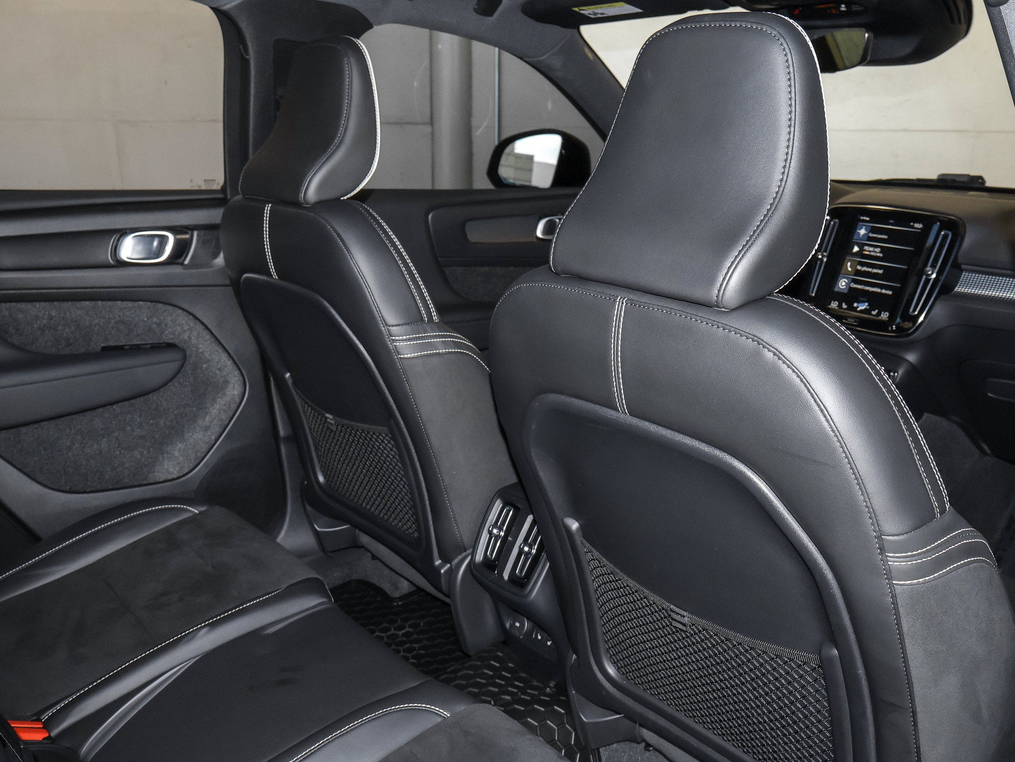 2022 Volvo XC40 R-Design