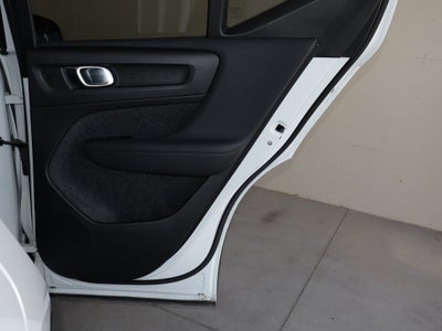 2022 Volvo XC40 R-Design