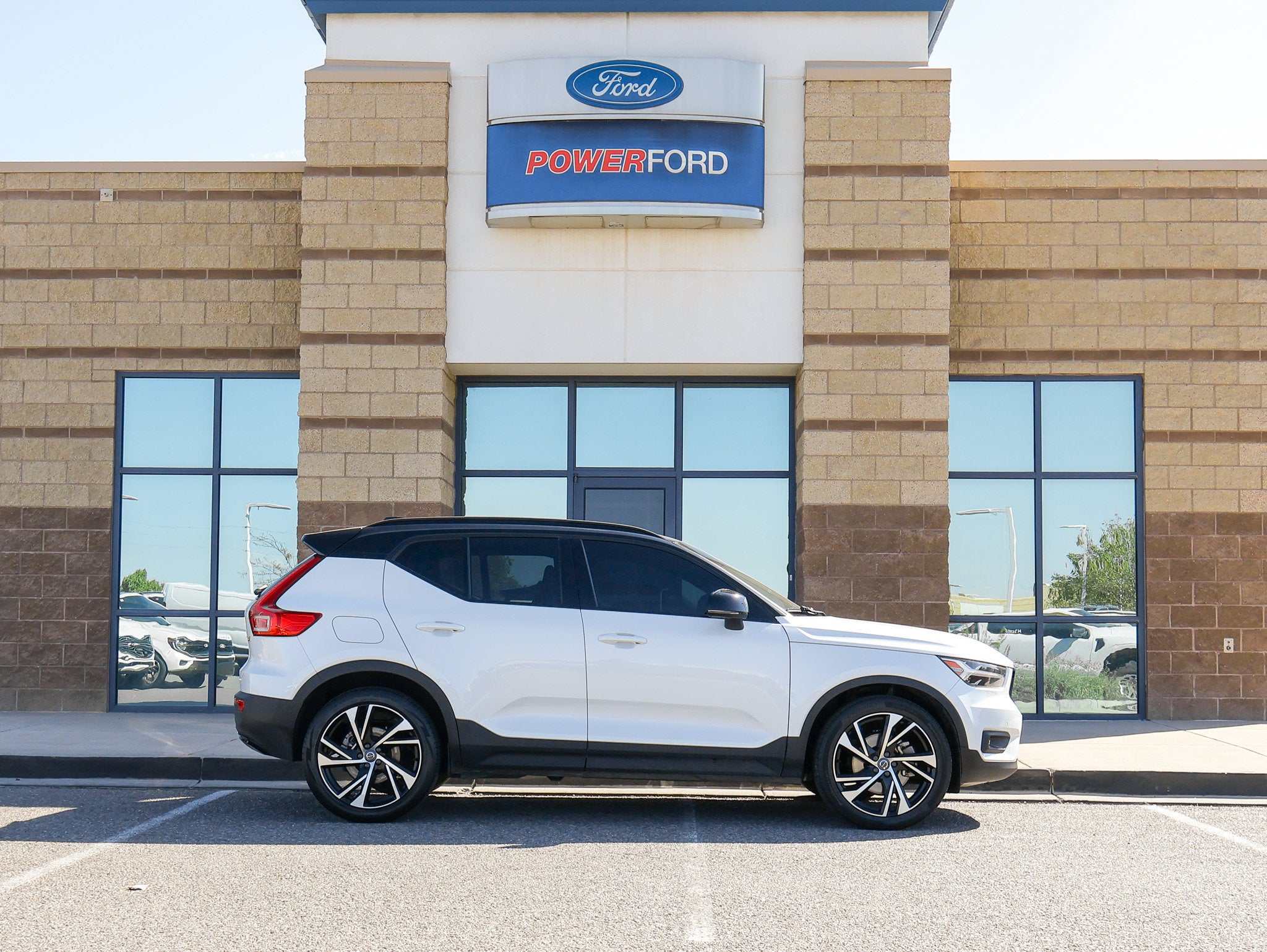 2022 Volvo XC40 R-Design