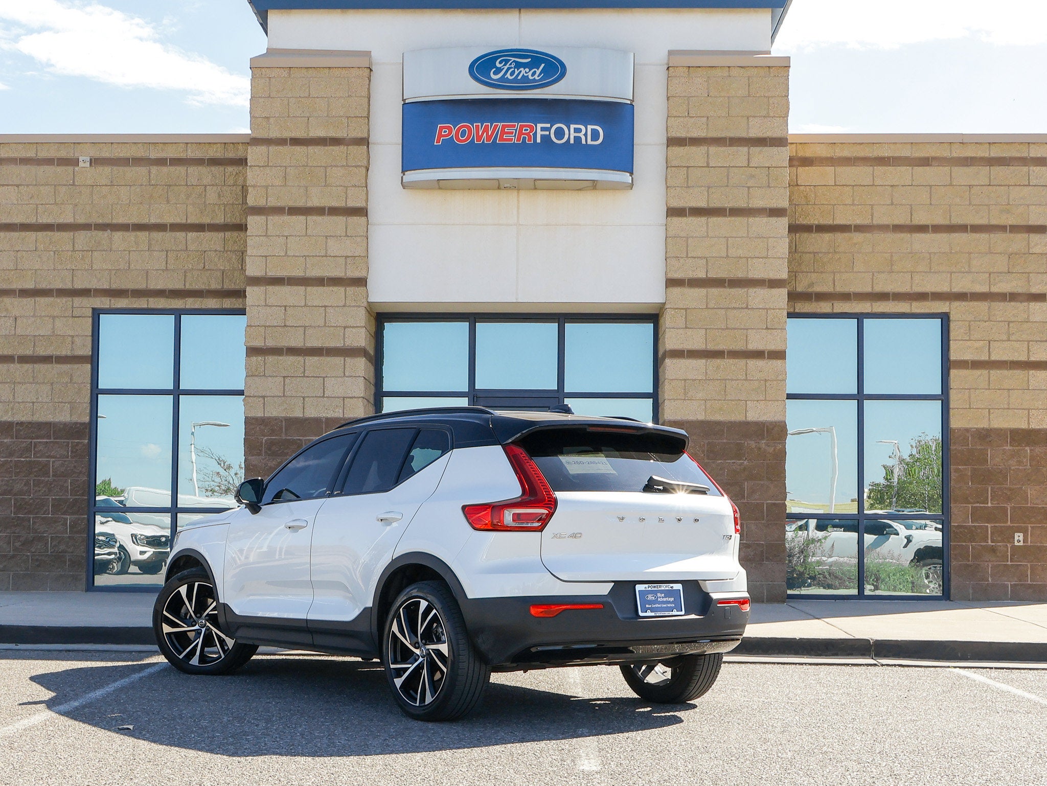 2022 Volvo XC40 R-Design