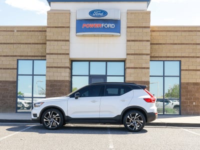 2022 Volvo XC40 R-Design